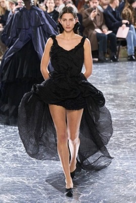 Черное платье с асимметрией от Jean Paul Gaultier